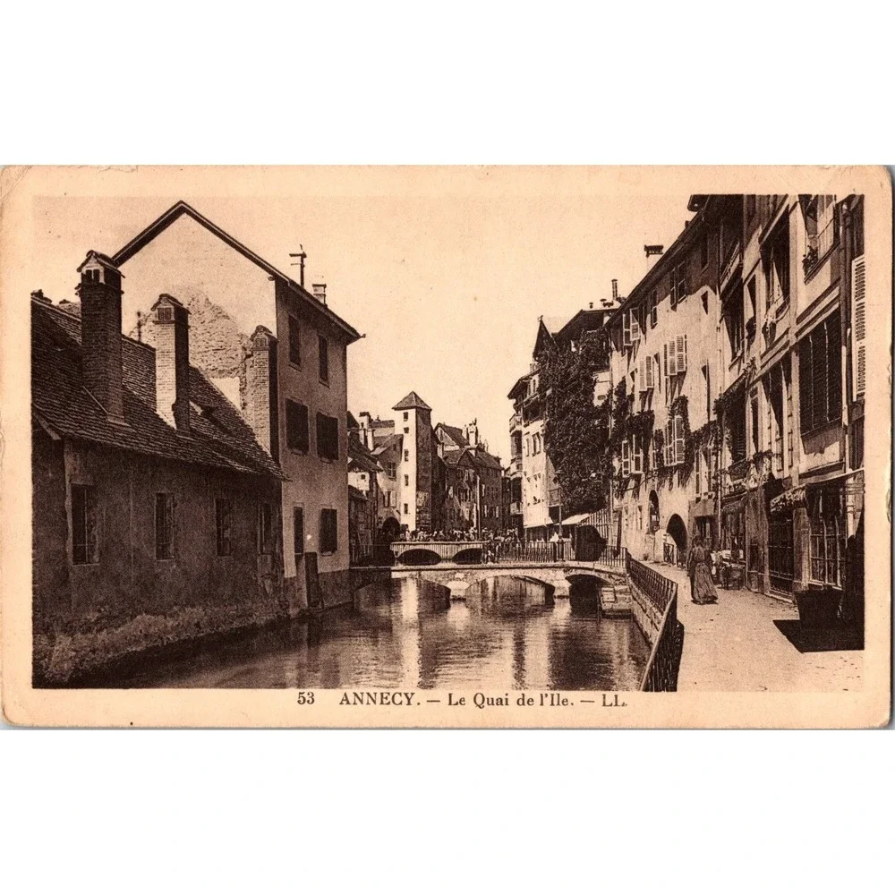 Vintage Annecy‎ Le Quai de l'Ile France Scenic Postcard 1936